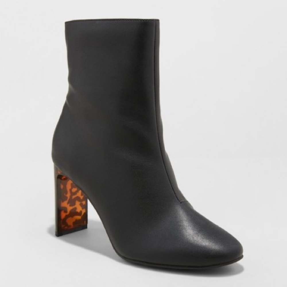 ❤️ 1 LEFT SALE ❤️ New Cute Black Heeled Booties